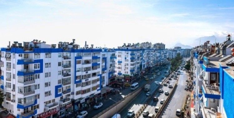 Antalya'da binalar mavi-beyaz oluyor
