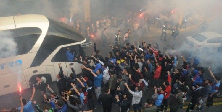 Trabzonsporlu taraftarlar Merter'de toplandı