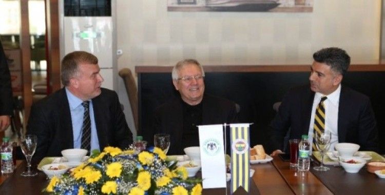Konyaspor yönetiminden Fenerbahçe yönetimine yemek
