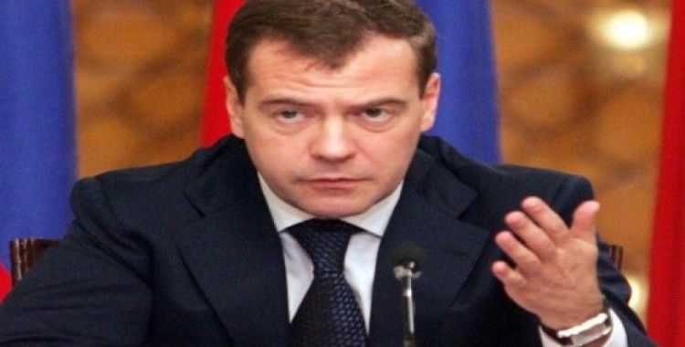 Medvedev'in katıldığı toplantıda patlama sesleri