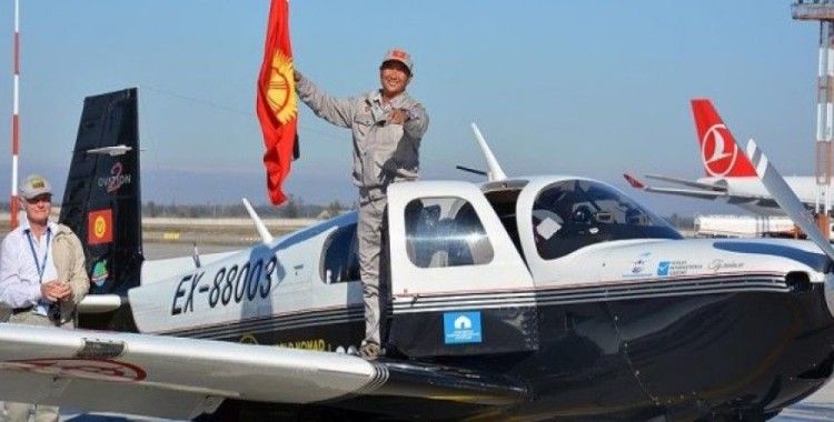 Kırgız pilot Salivey dünya turunu tamamladı