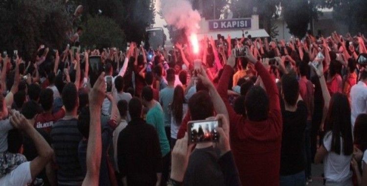 Adana’da Galatasaray izdihamı