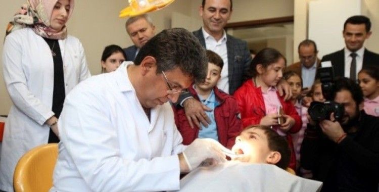 Diş Hekimi Belediye Başkanından diş taraması