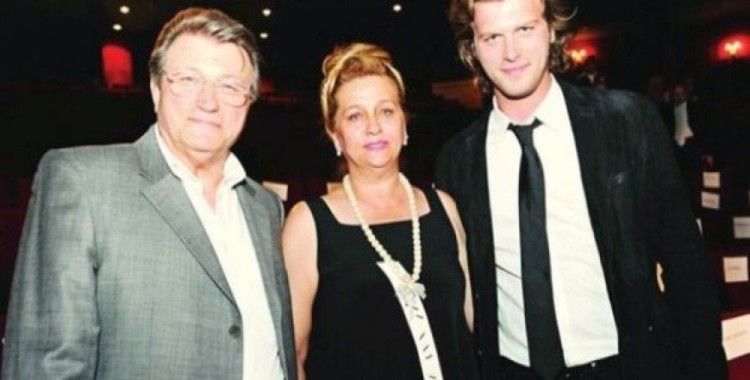 ​Kıvanç Tatlıtuğ'un annesinden manidar paylaşım