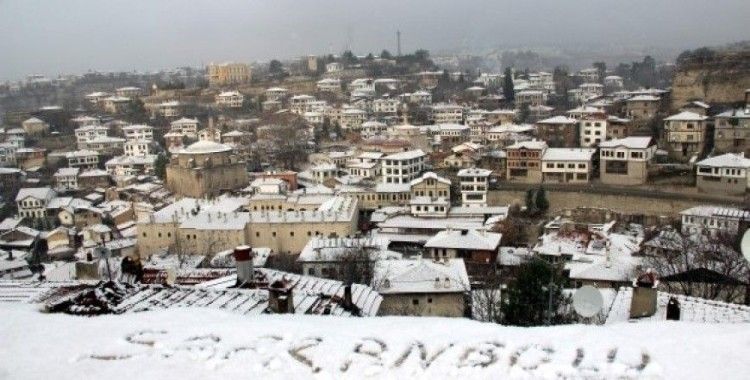 Safranbolu'ya sezonun ilk karı düştü
