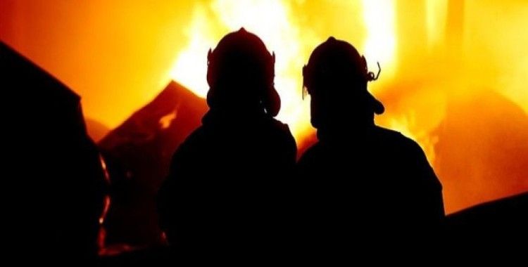Kastamonu'da okulun çatısında çıkan yangın korkuttu