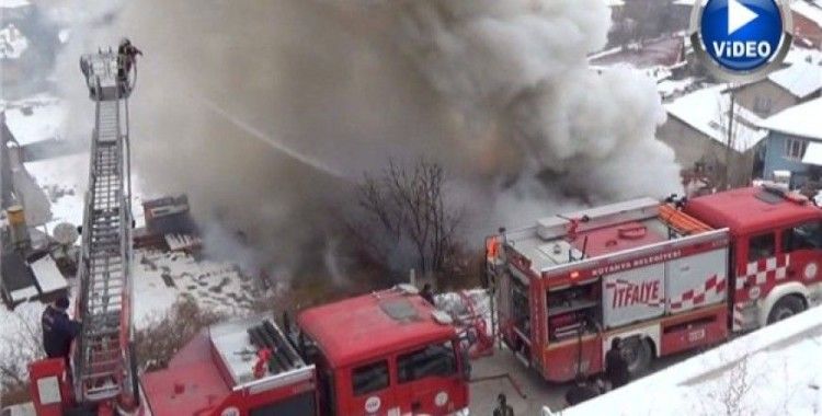 Kütahya'da ev yangını, 2 çocuk can verdi