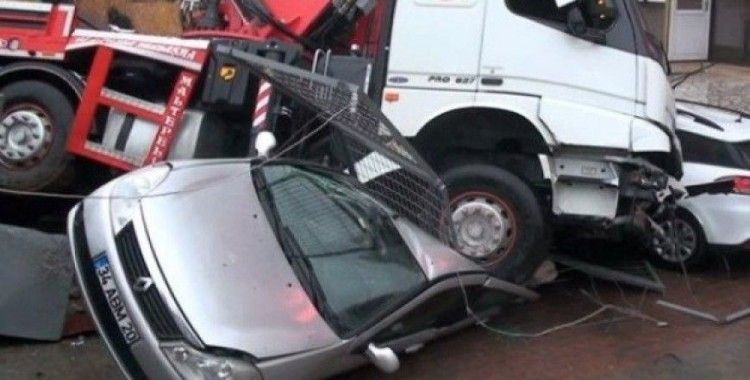 İstanbul'da kamyon dehşeti 6 aracı ezdi