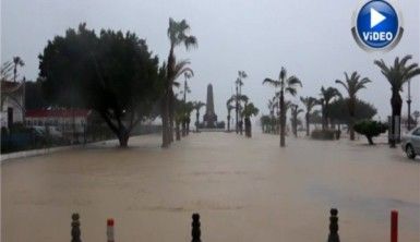 Mersin'de yağmur hayatı olumsuz etkiledi