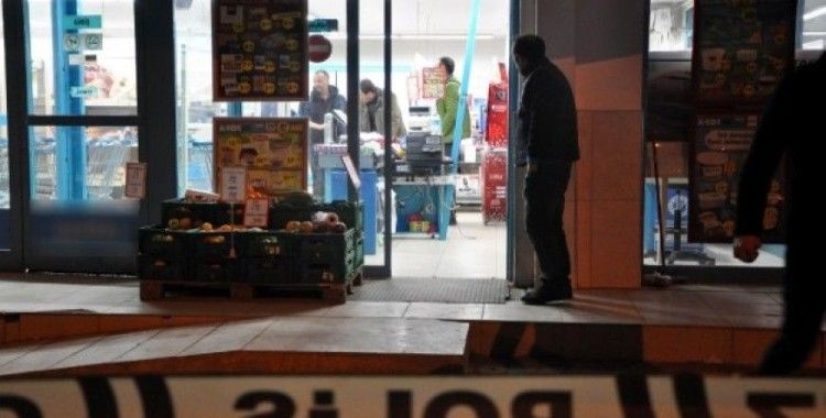 Antalya'da bıçaklı market soygunu