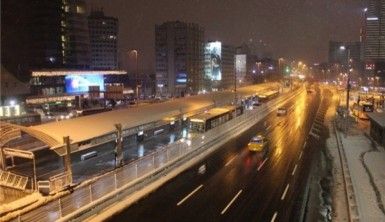 İstanbullular evlerine kapanınca yollar boş kaldı