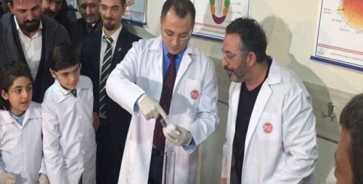 Cem Yılmaz, çocuklarla deney yaptı