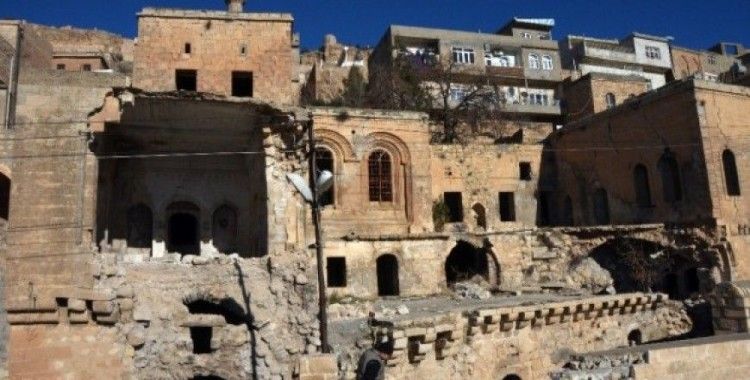 Mardin'de tarih yıkılıyor 