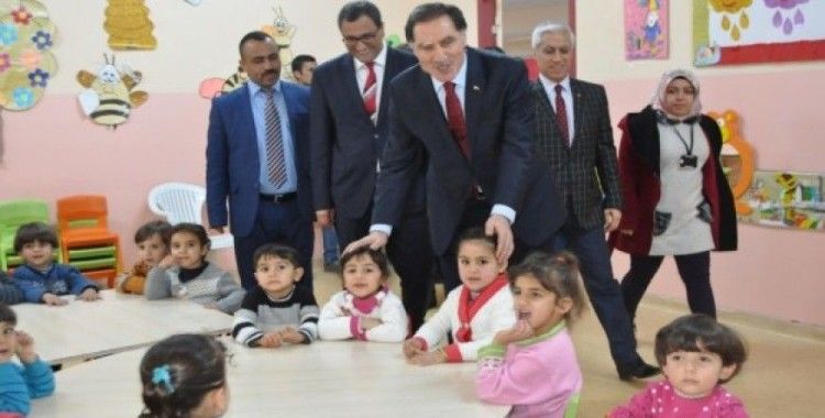 Malkoç, Suriyeli çocuklarla "Türkiyem" şarkısını söyledi