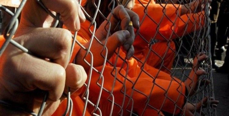 Guantanamo'daki 10 tutuklu Umman'a gönderildi