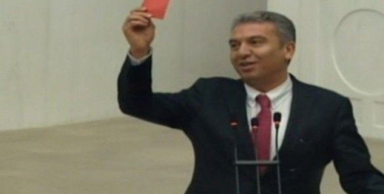 CHP'den kırmızı kartlı protesto