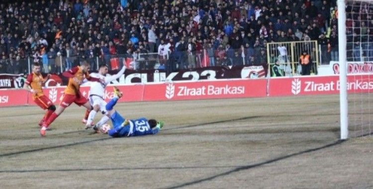 Galatasaray Elazığspor’u rahat geçti