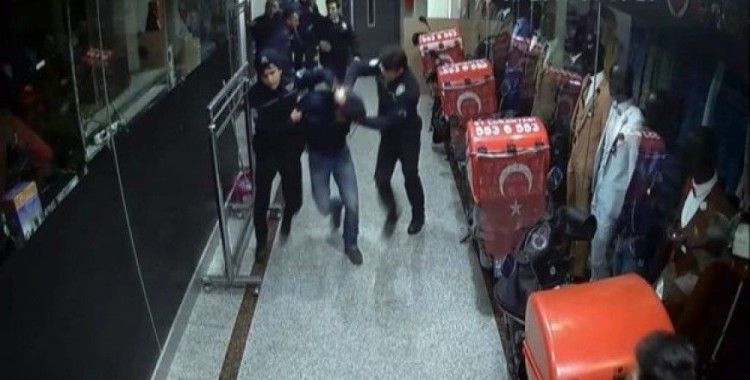 İstanbul’da hırsızların suçüstü yakalandığı operasyon kamerada
