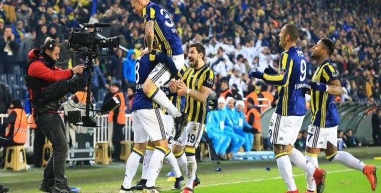 Fenerbahçe lider Medipol Başakşehir'i devirdi