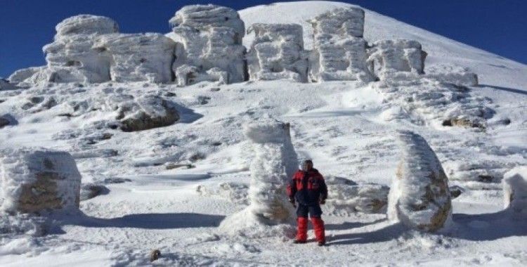 Nemrut Dağı'nda heykeller buz kesti