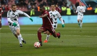 Trabzonspor, Avni Aker'e galibiyetle veda etti