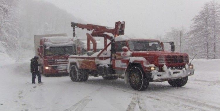 Cankurtaran'da ulaşıma kar engeli