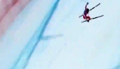 Dünya Kayak Şampiyonasında feci kaza