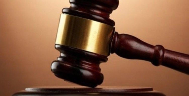 Kıbrıs'ta Türklerin araçlarını yakan öğrenciler mahkemelik