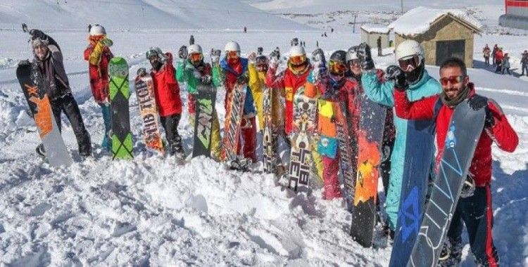 Snowboard meraklısı esnaf 'Nusret Akımı'na kapıldı