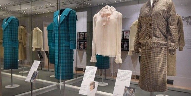 Prenses Diana'nın kıyafetleri Londra'da sergileniyor