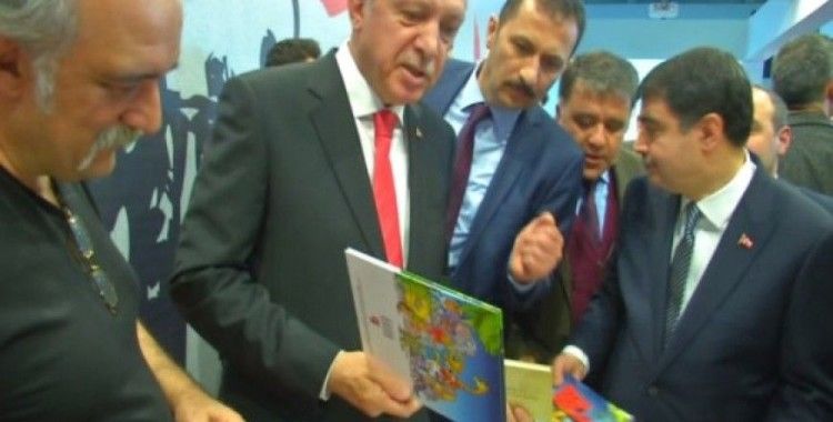 Erdoğan, Uluslararası CNR Kitap Fuarı'nı gezdi