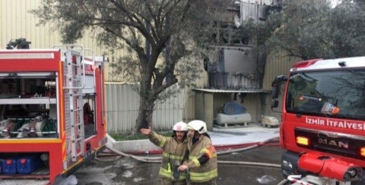 İzmir'de polyester fabrikasında yangın paniği