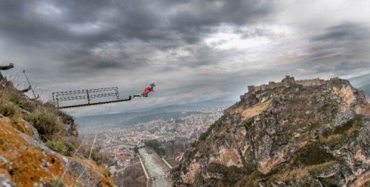 135 metreden nefes kesen atlayış