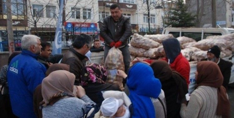Mültecilere patates yardımı