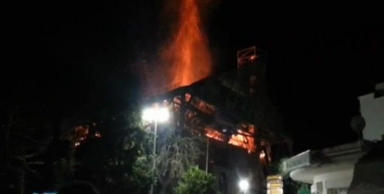 Yunanistan'da Beyazıt Camii'nde yangın