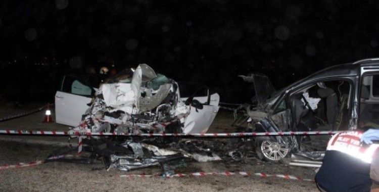 Manisa'da katliam gibi kaza 2 ölü, 10 yaralı