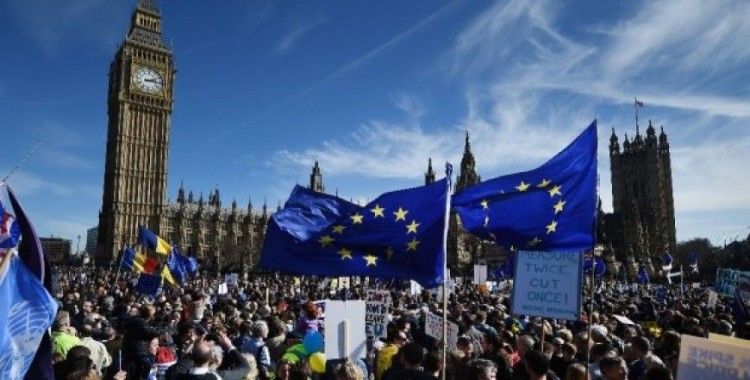 İngiltere’de "AB" protestoları sürüyor