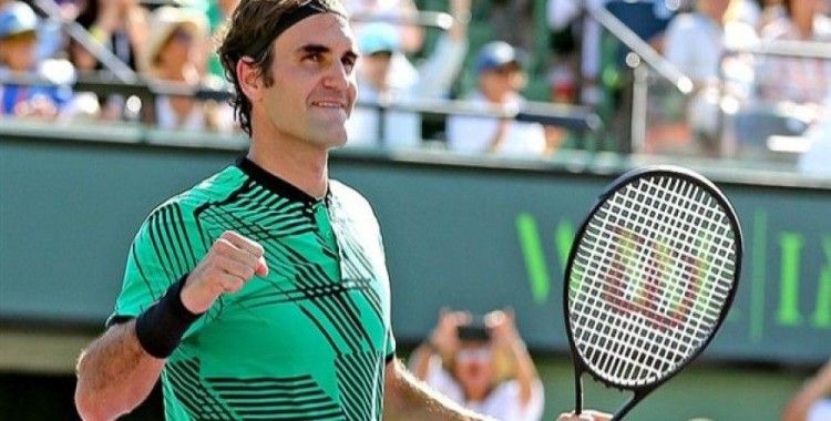 Federer'in bileği bükülmüyor