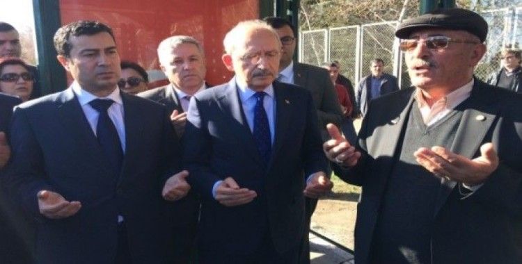  Kılıçdaroğlu Kayseri'deki Şehitler Durağı'nı ziyaret etti