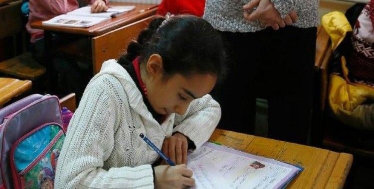 Milli Eğitim Bakanı Yılmaz'dan 'el yazısı' açıklaması