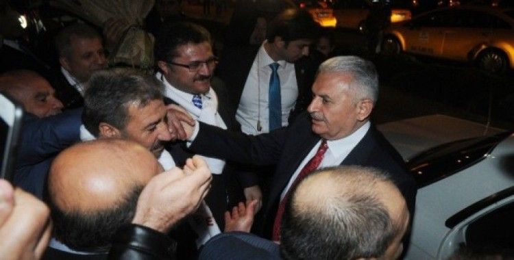 Başbakan’a havalimanında ’Evet’ sürprizi
