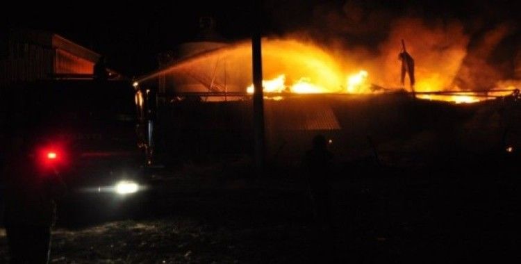 Afyonkarahisar'da fabrika yangını 2 yaralı
