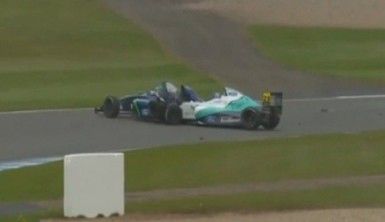 İngiltere'de Formula 4 yarışında korkutan kaza