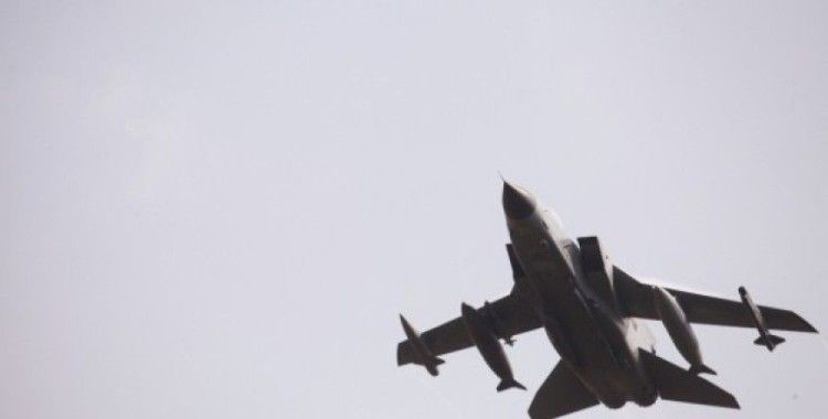 Rus uçakları İdlib'i vurdu, 7 ölü