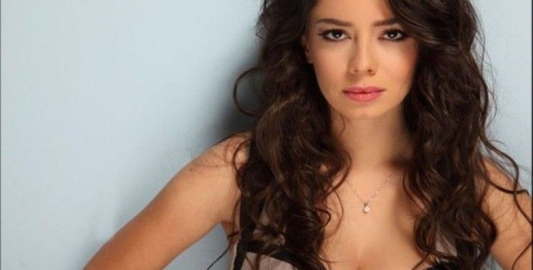 Merve Sevi nişanlandı