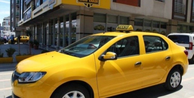 İzmir'de ilçe taksilerinin rengi değişebilir