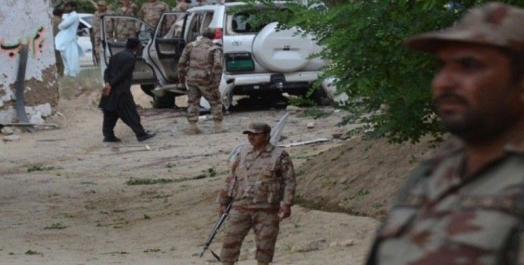 Pakistan'da bombalı saldırı, 25 ölü
