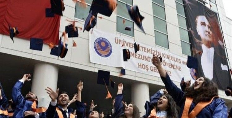 Gümüşhane Üniversitesi'nde mezuniyet sevinci