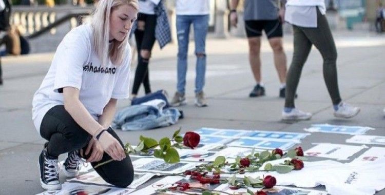 Manchester'daki terör saldırısında hayatını kaybedenler anıldı