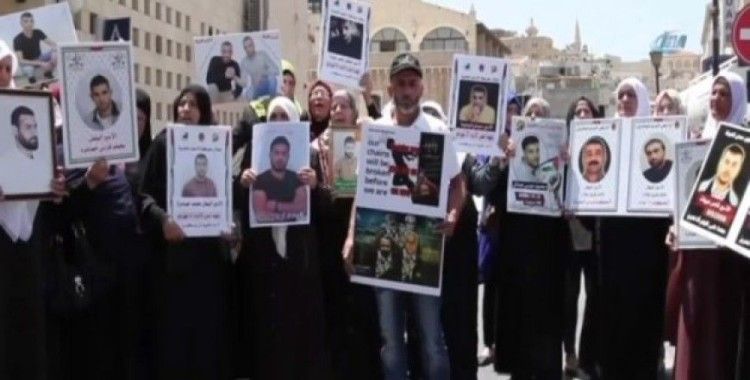 Filistinli annelerden çocukları için eylem yaptı